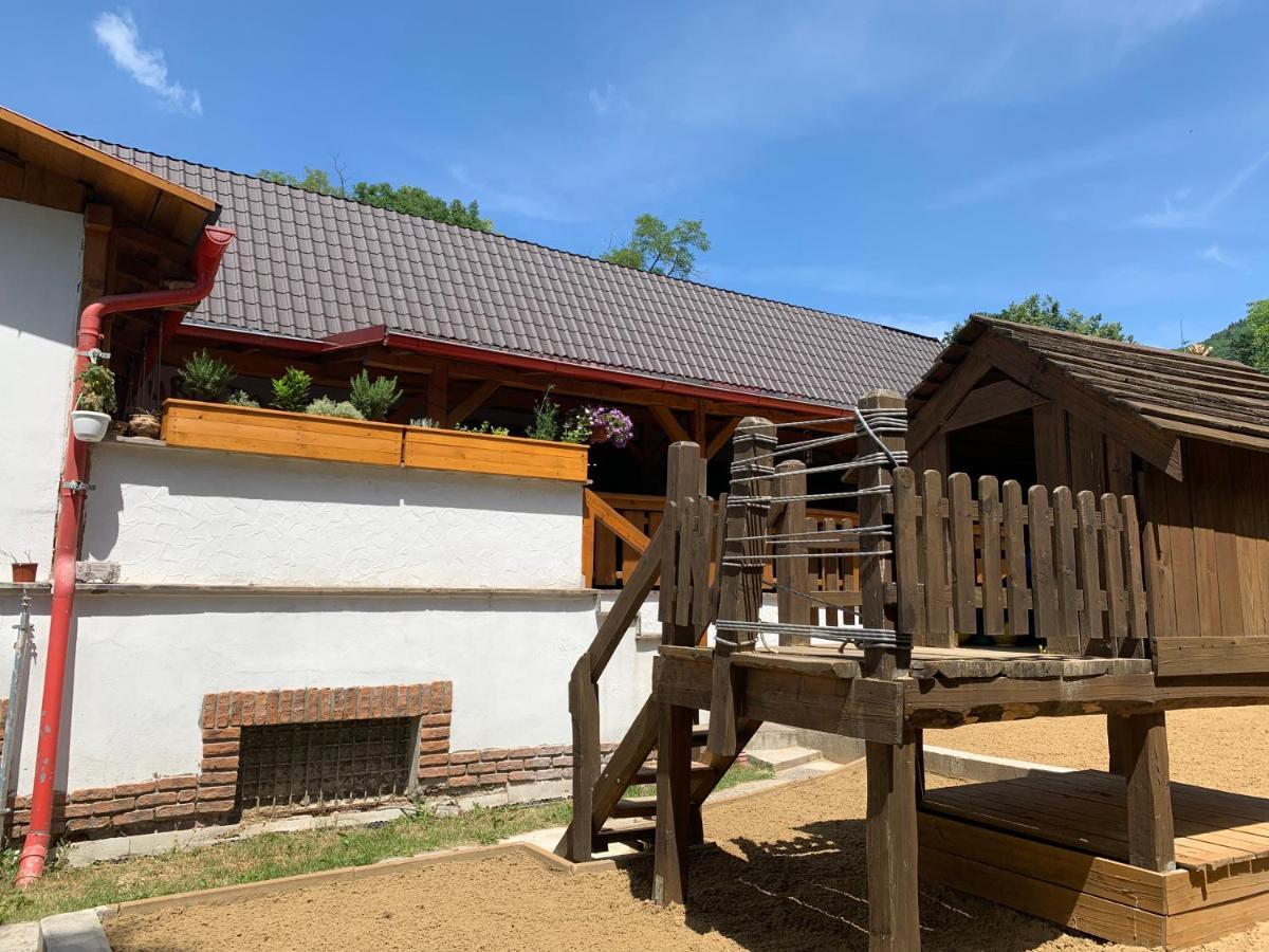 Penzion Turista Banská Štiavnica Exterior foto